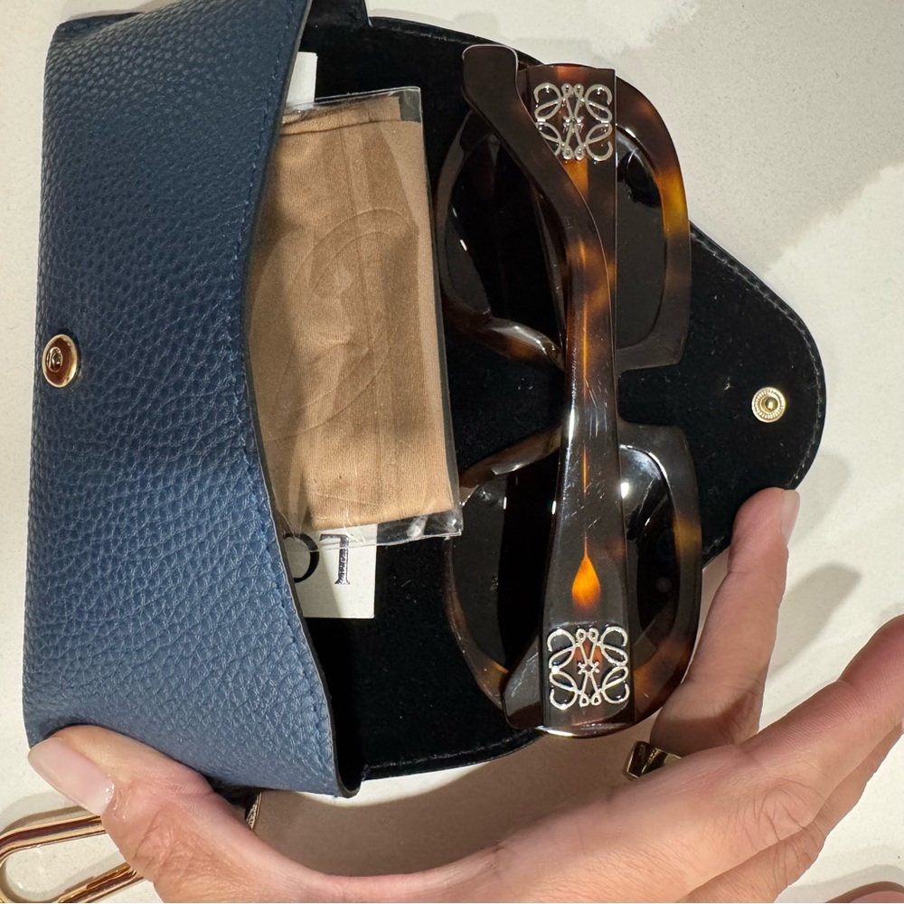 LOEWE Tortoiseshell Round Sunglasses - Picture 5 of 11